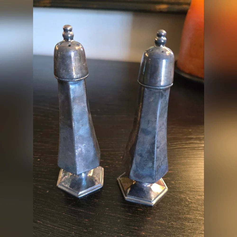 Vintage Wm. Rogers Silver Plated Salt and Pepper Shakers (Set) Series 708